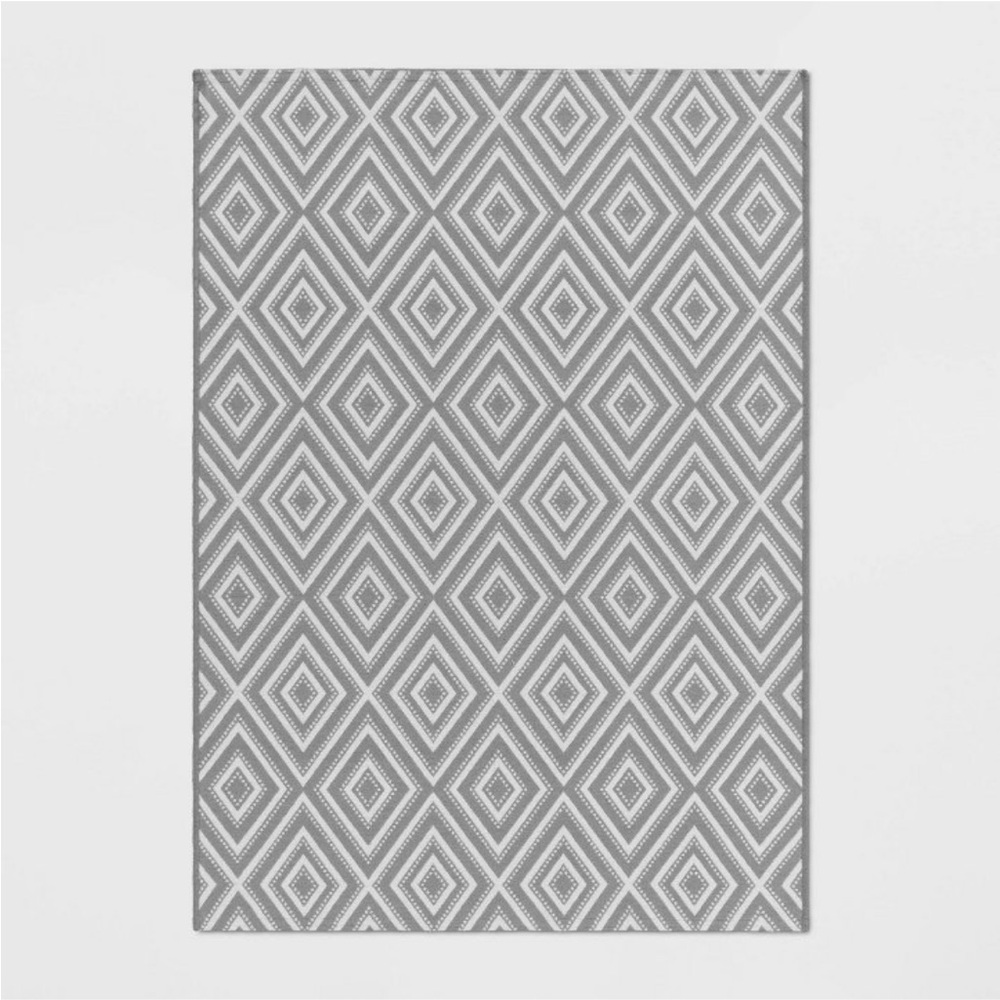 ROOM ESSENTIALS NWT diamond indoor area rug -gray -4x5’6”